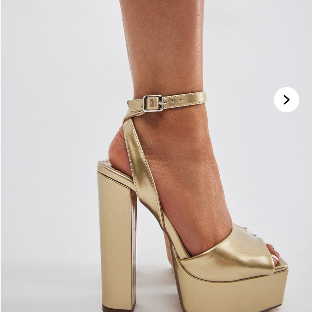 Fashion Nova gold heel sandals